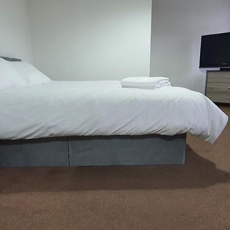 24Hr Self Check In Apartment Central Барнзли Екстериор снимка