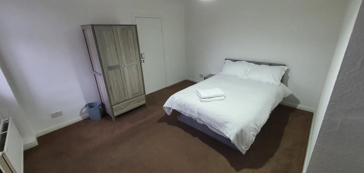 24Hr Self Check In Apartment Central Барнзли Екстериор снимка