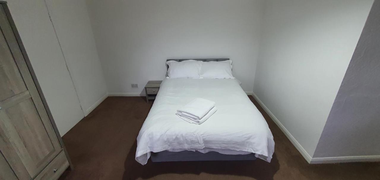 24Hr Self Check In Apartment Central Барнзли Екстериор снимка