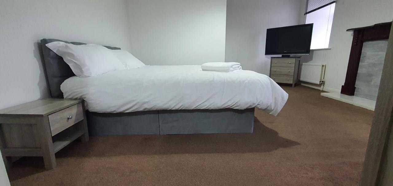 24Hr Self Check In Apartment Central Барнзли Екстериор снимка