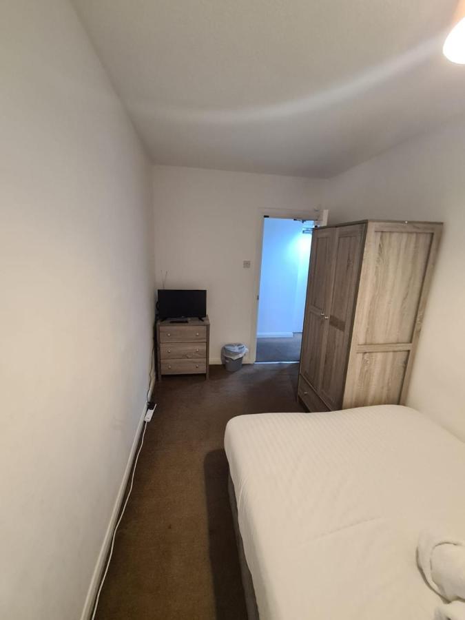 24Hr Self Check In Apartment Central Барнзли Екстериор снимка